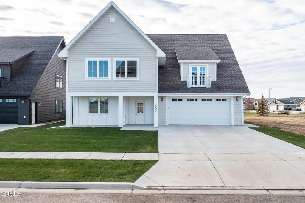 205 Lennox Dr, Bismarck