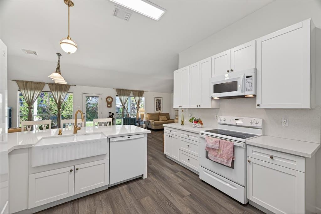 8207 Broken Timber Way, Houston