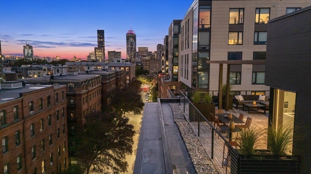 595 Albany St Unit 501