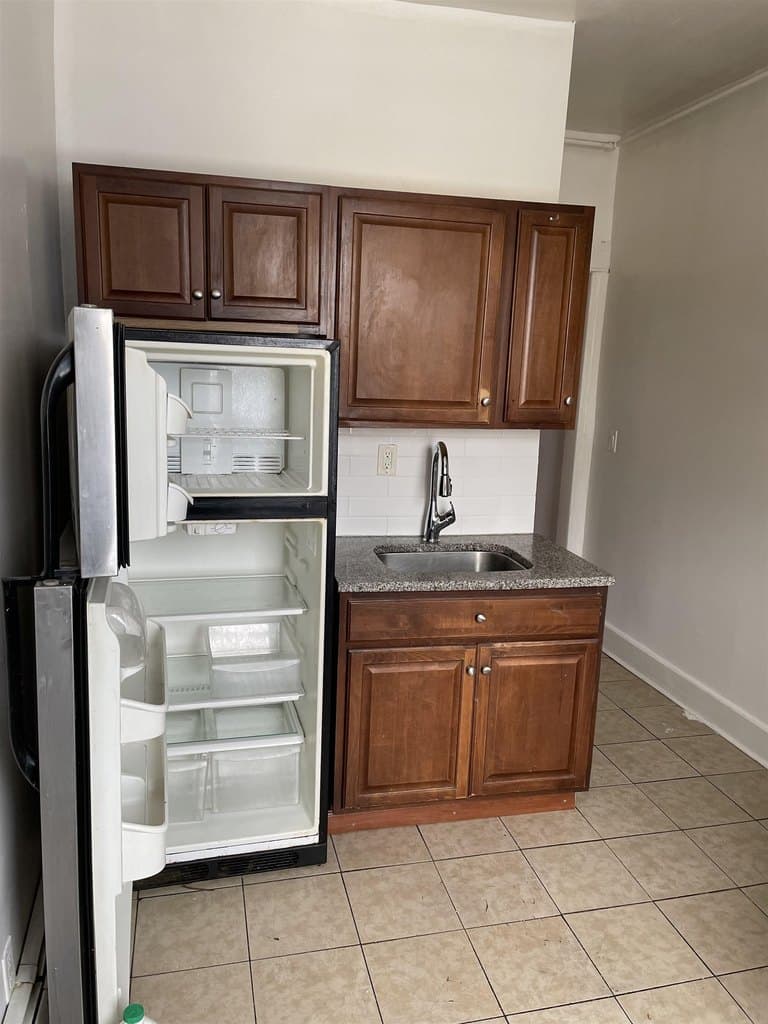 18 Graham St, Jersey City