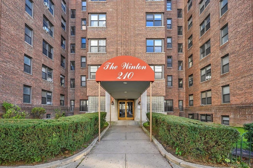 210 Martine Ave Apt 6M, White Plains