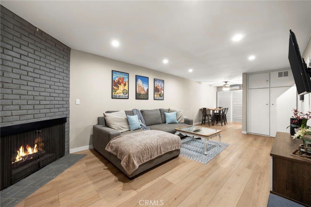 2452 Chelsea Pl Apt M, Santa Monica