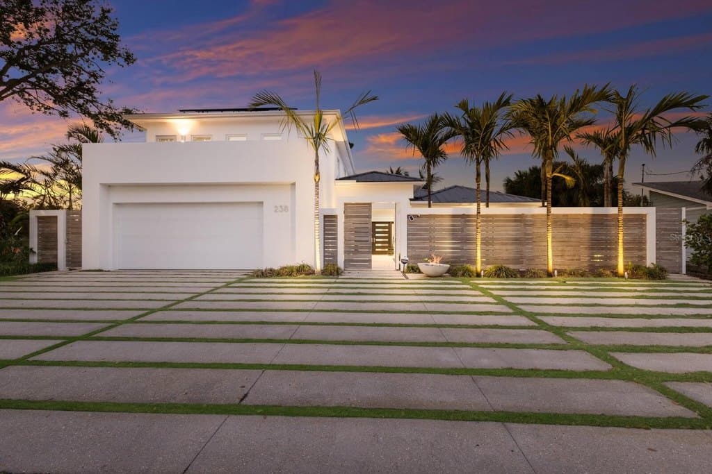 238 Island Cir, Sarasota