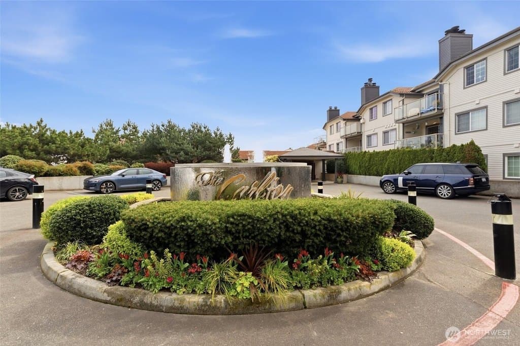 2760 76th Ave SE Apt 505, Mercer Island