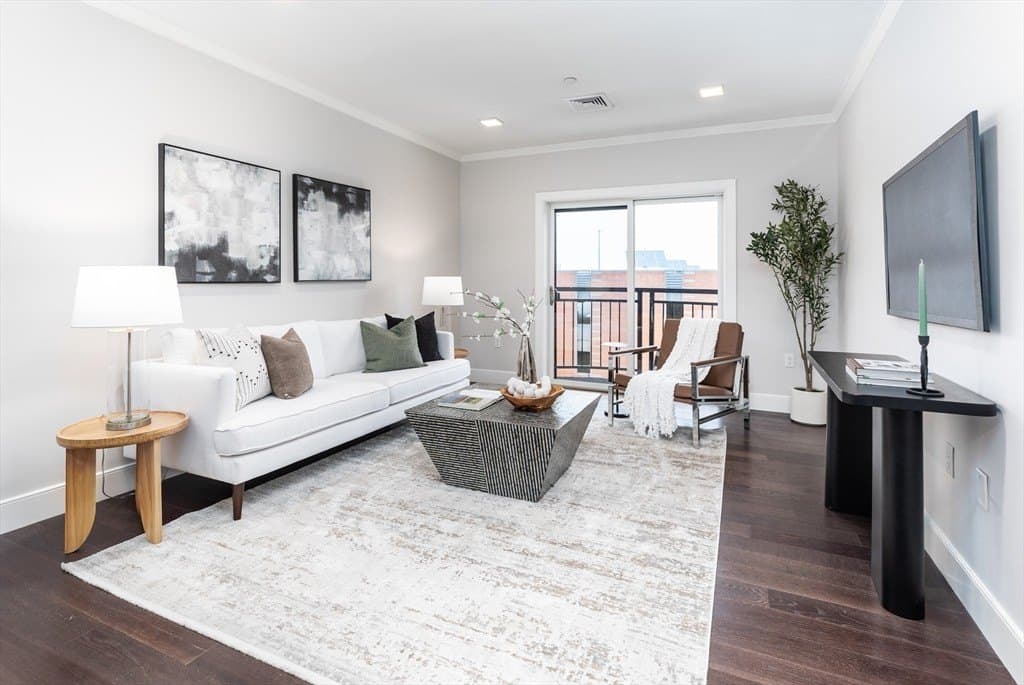 320 Maverick St Apt 505