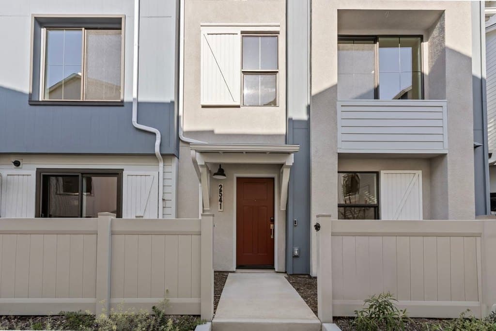 2541 Delphinium Ln, Carlsbad