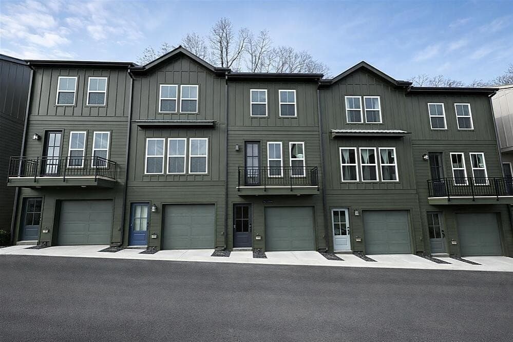 1369 Breezy Cir SE, Atlanta