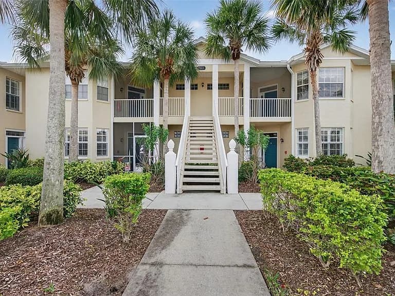 1669 Monarch Dr #203