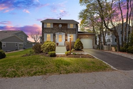 25 King Philip Ave
