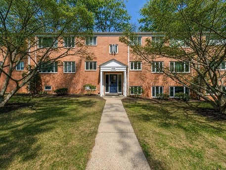 10500 Montrose Ave Apt 203