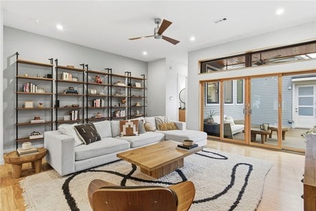 212 SE 7th St