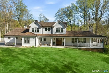 4 Charcoal Ln