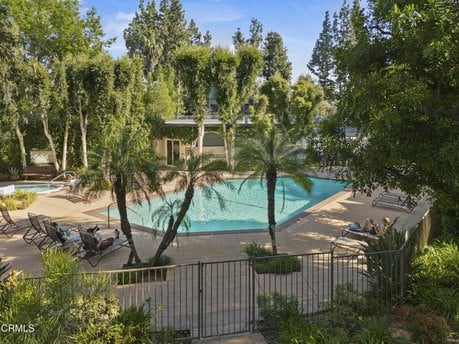 22330 Victory Blvd Unit 401