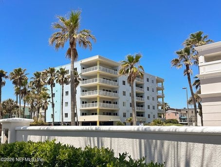 1236 1st St N Apt 305