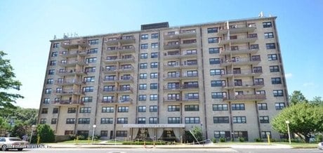 1000 Clove Rd Apt 10N