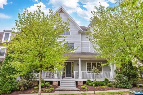 3 Christopher Ct