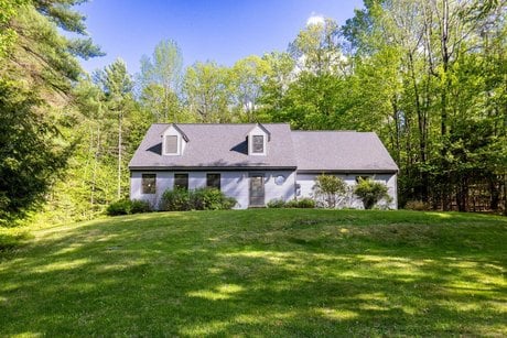 2 Carriage Ln