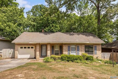 709 Mathis Dr SE
