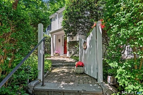 320 Ingleside Dr
