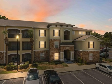 10201 Courtney Palms Blvd Apt 204