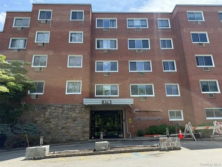 370 Central Park Ave Apt 2E