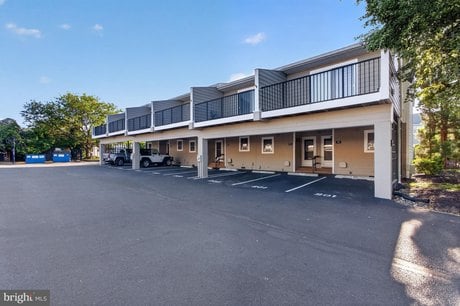 223 Country Club Dr