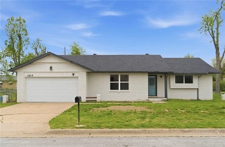 1615 W Sherryden Dr