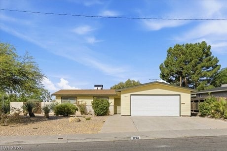 1214 Arapaho Way