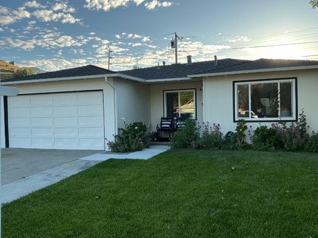 408 Harmony Ln