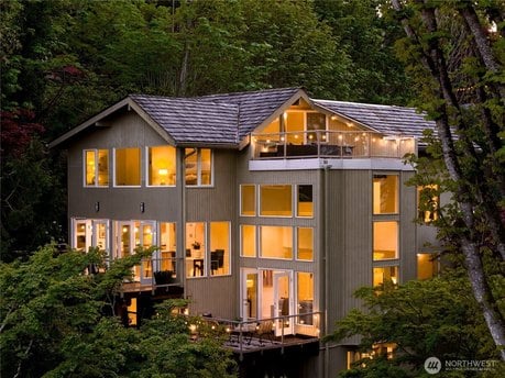 4290 Shoreclub Dr