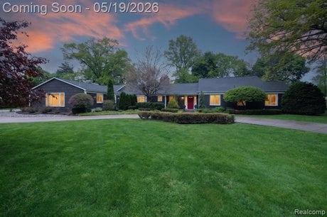 3952 Cottontail Ln