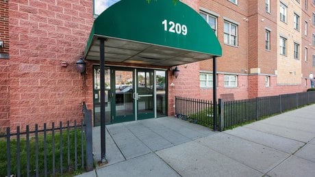 1209 Summit Ave Unit 405