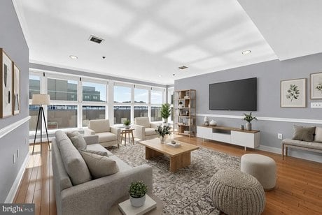 1331 Grand St Apt 605