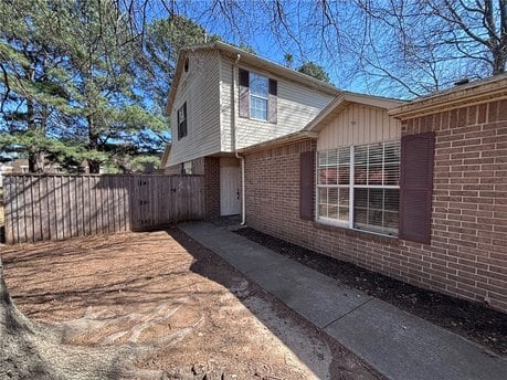 822 and 824 N Daisy Ln