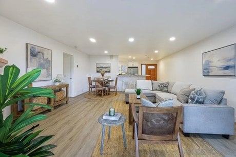 8860 Villa La Jolla Dr Unit 217