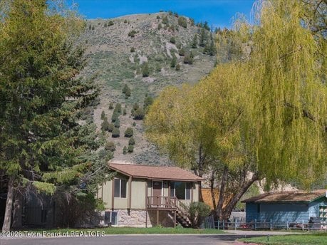 195 Crabtree Ln