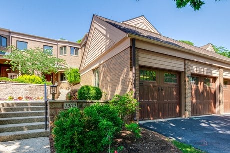 1302 Hawthorne Ln Unit 1302