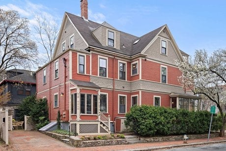 48 Hawthorn St