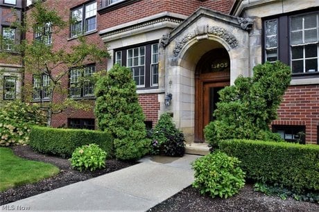 13805 Shaker Blvd Apt 1B