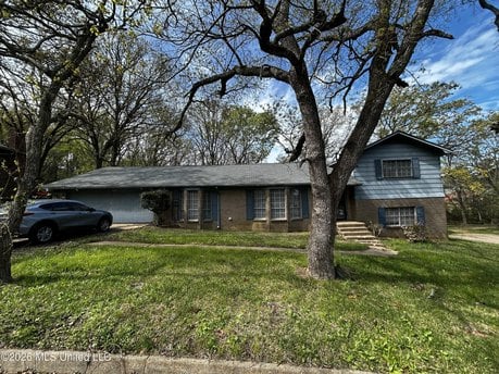 927 Royal Oak Dr