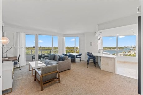 4401 Collins Ave Unit 915