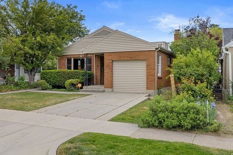 270 E 11th Ave N