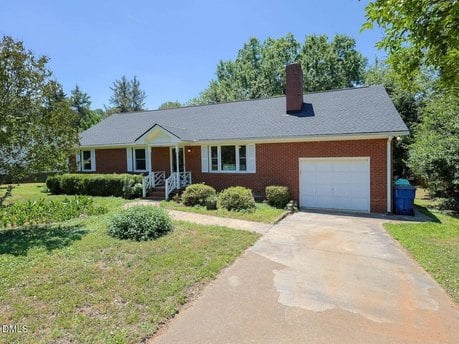 6113 Iris Dr