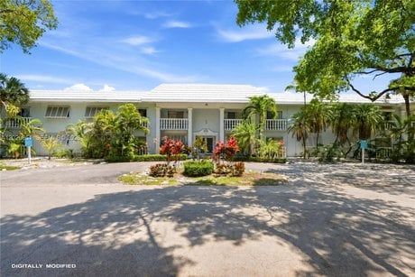 1200 Mariposa Ave Apt E104