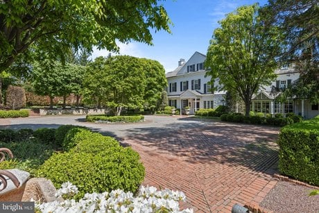 1320 Huntsman Ln
