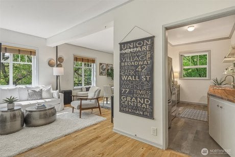1107 E Denny Way Apt A2