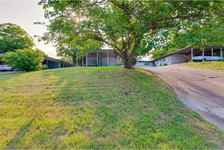 1606 Parker Ln
