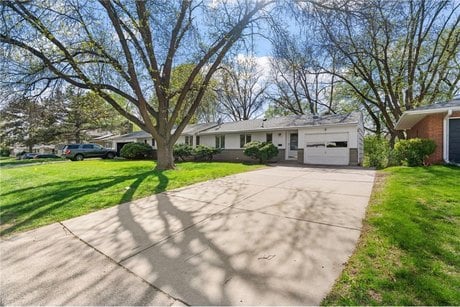 5208-5210 Grandview Ln