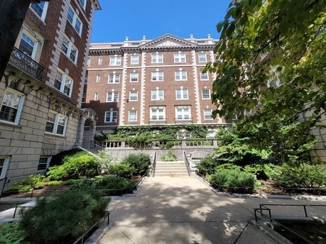 3 Arlington St Apt 44