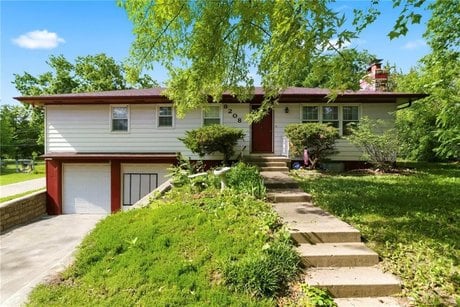 8208 E 79th Ter